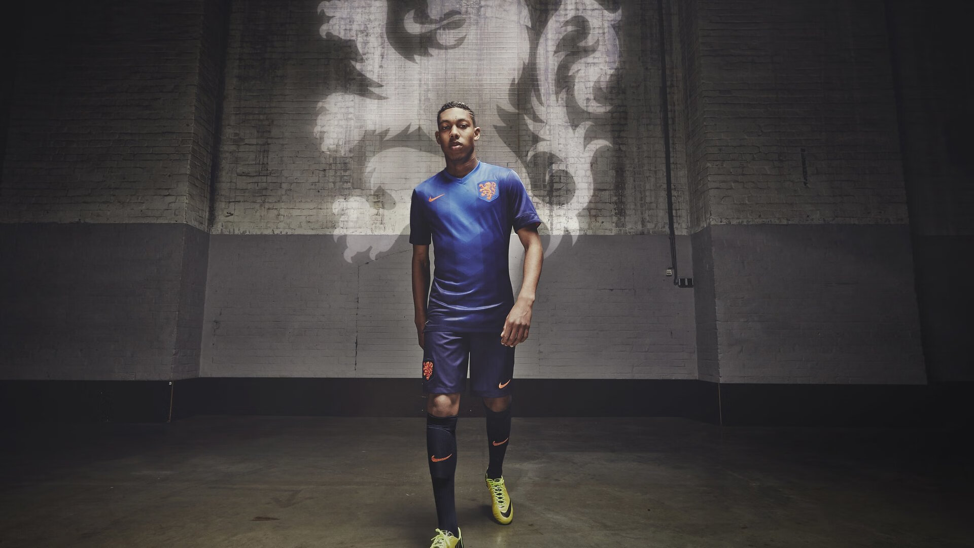 服务创新：赛车运动背后的智能科技，智能车赛道材料